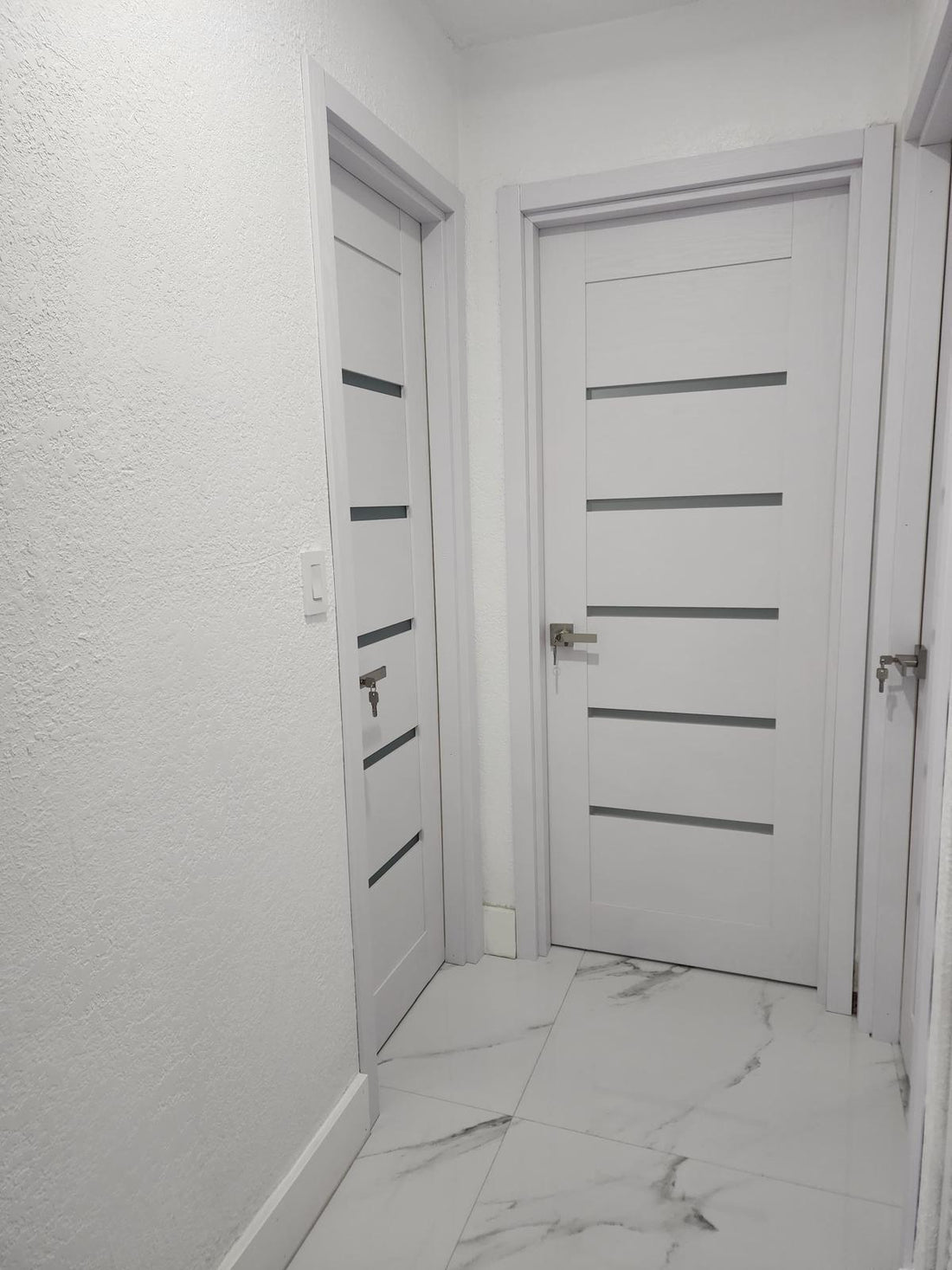 Puertas prehung vs slab: diferencias y cuál elegir